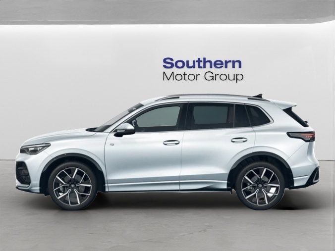 2026 Volkswagen Tiguan R-Line AWD image 2