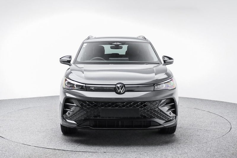 2026 Volkswagen Tiguan R-Line AWD image 2