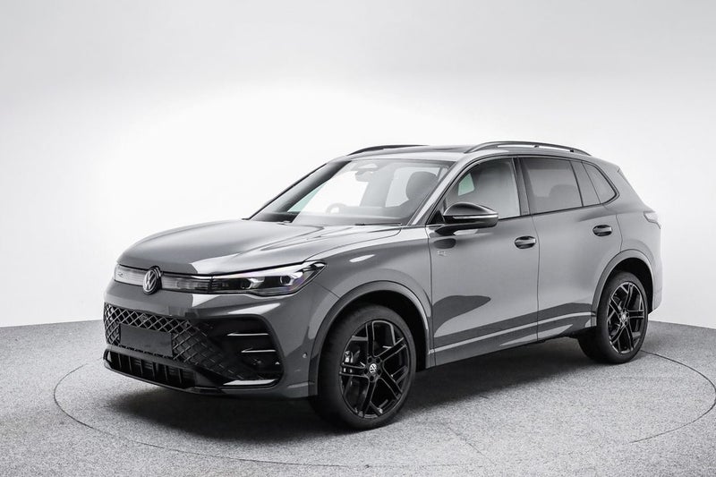 2026 Volkswagen Tiguan R-Line AWD image 3