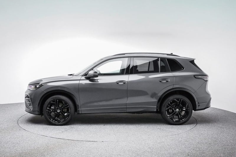 2026 Volkswagen Tiguan R-Line AWD image 5