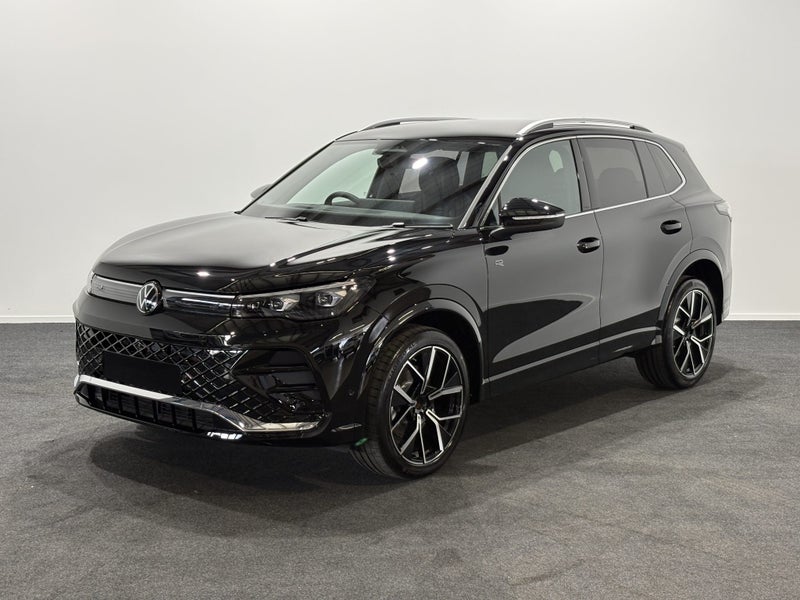 2026 Volkswagen Tiguan R-Line AWD image 3