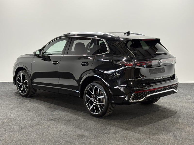 2026 Volkswagen Tiguan R-Line AWD image 5