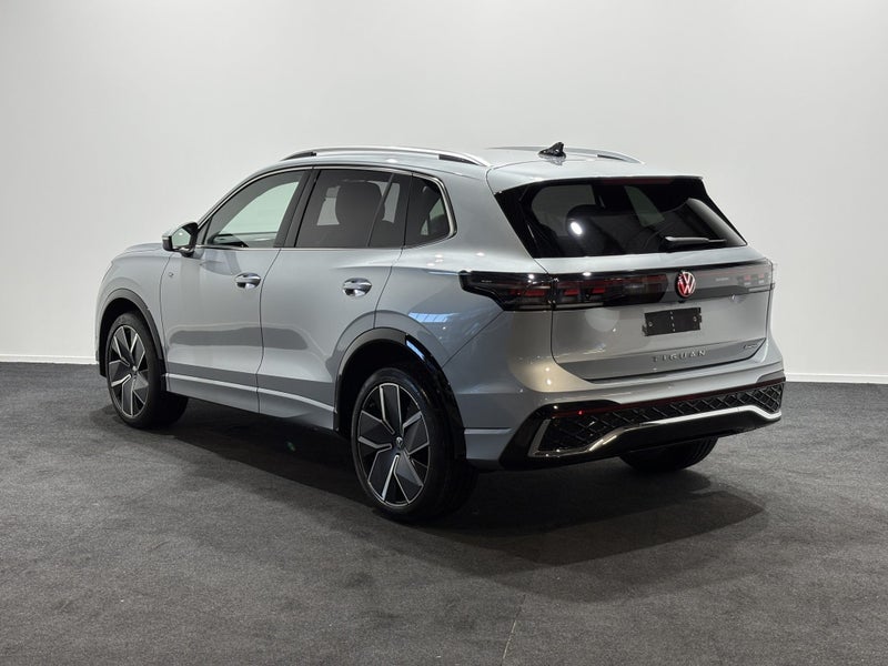 2026 Volkswagen Tiguan R-Line AWD image 5