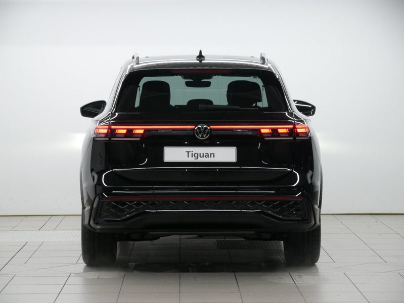 2026 Volkswagen Tiguan R-Line AWD image 4