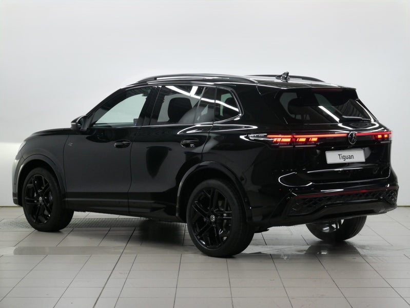 2026 Volkswagen Tiguan R-Line AWD image 3