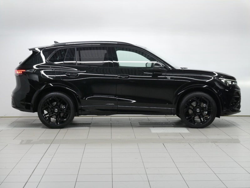 2026 Volkswagen Tiguan R-Line AWD image 5