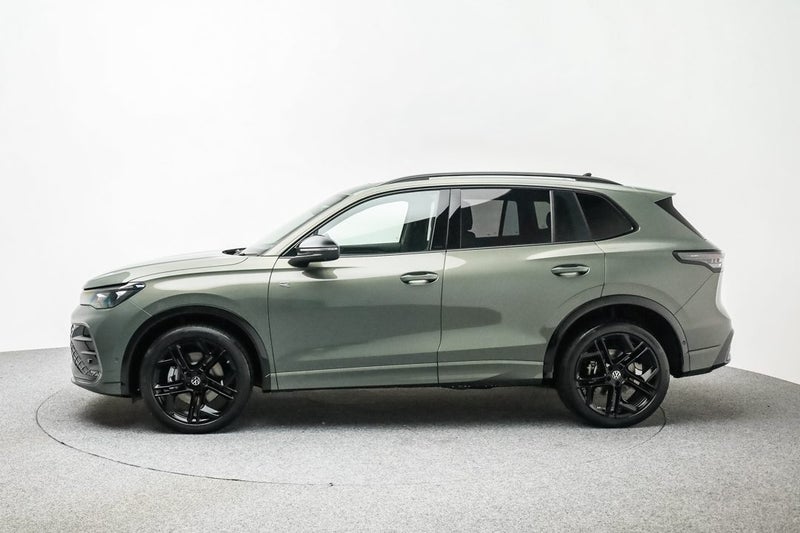 2026 Volkswagen Tiguan R-Line AWD image 4