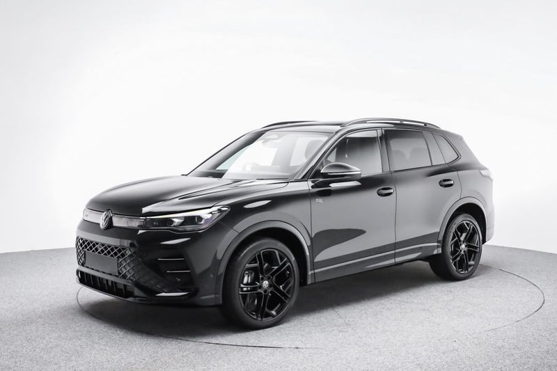 2026 Volkswagen Tiguan R-Line AWD image 3