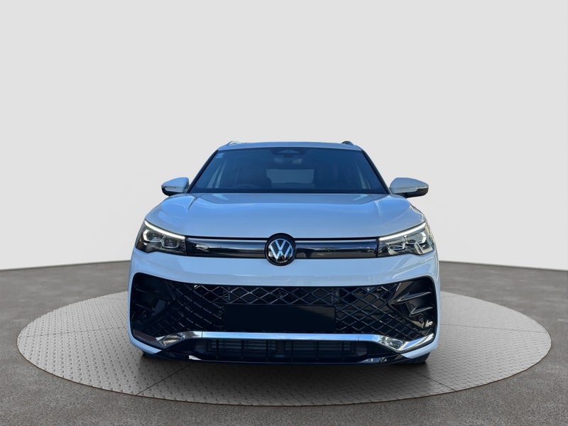 2026 Volkswagen Tiguan R-Line AWD image 2