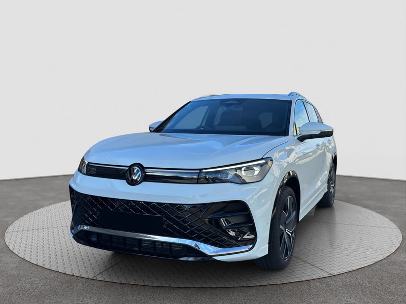 2026 Volkswagen Tiguan R-Line AWD image 3
