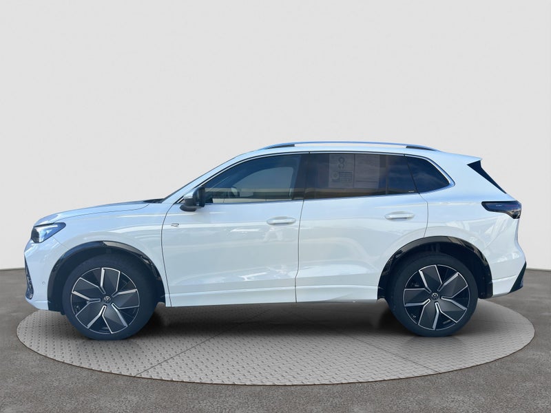 2026 Volkswagen Tiguan R-Line AWD image 4