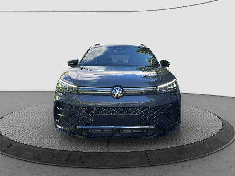2026 Volkswagen Tiguan R-Line AWD image 2