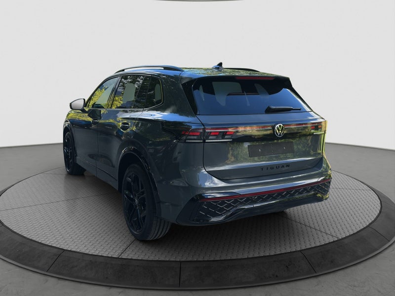 2026 Volkswagen Tiguan R-Line AWD image 3