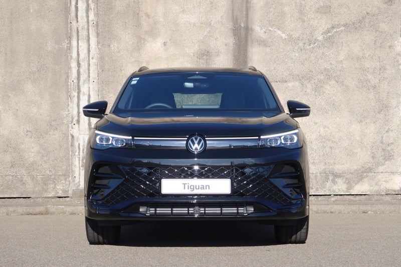 2026 Volkswagen Tiguan R-Line AWD Black Pack image 4