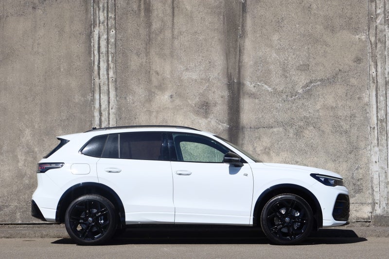 2026 Volkswagen Tiguan R-Line AWD Black Pack &... image 2