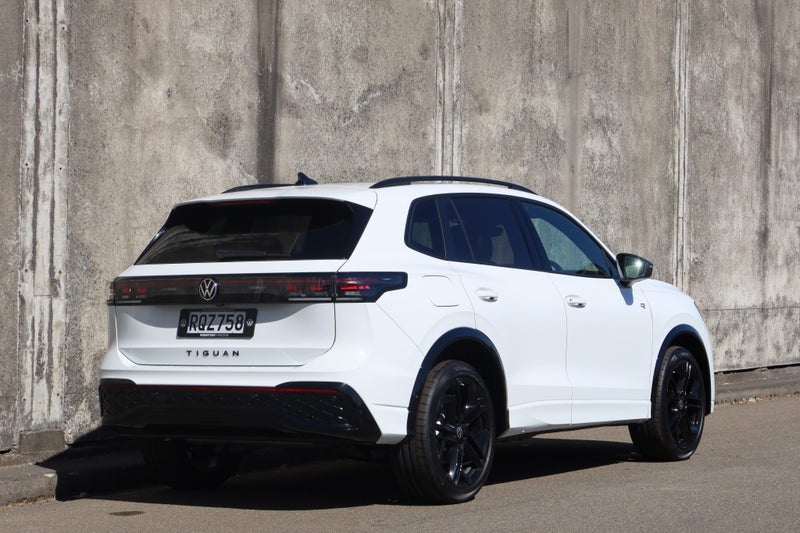 2026 Volkswagen Tiguan R-Line AWD Black Pack &... image 3