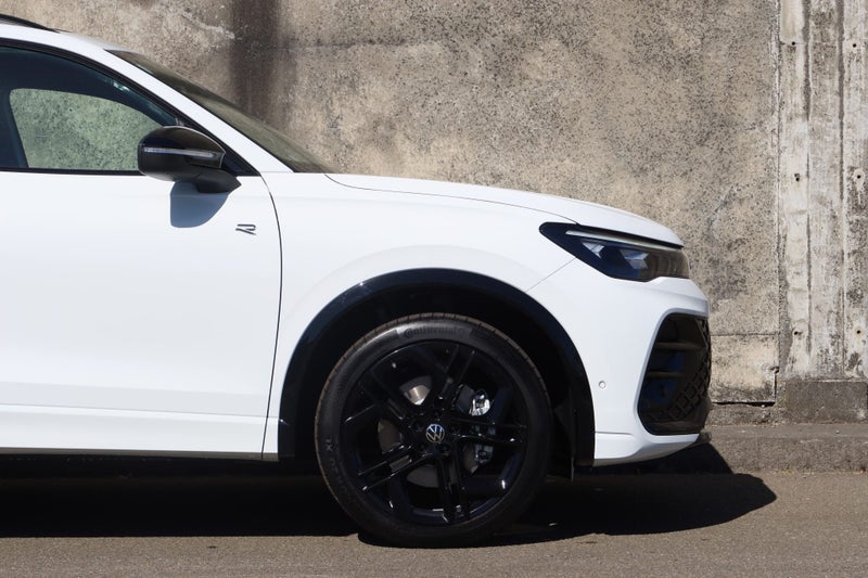 2026 Volkswagen Tiguan R-Line AWD Black Pack &... image 4