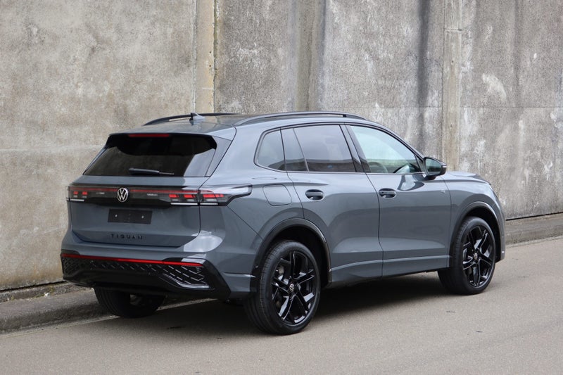 2026 Volkswagen Tiguan R-Line AWD Touring & Bla... image 4
