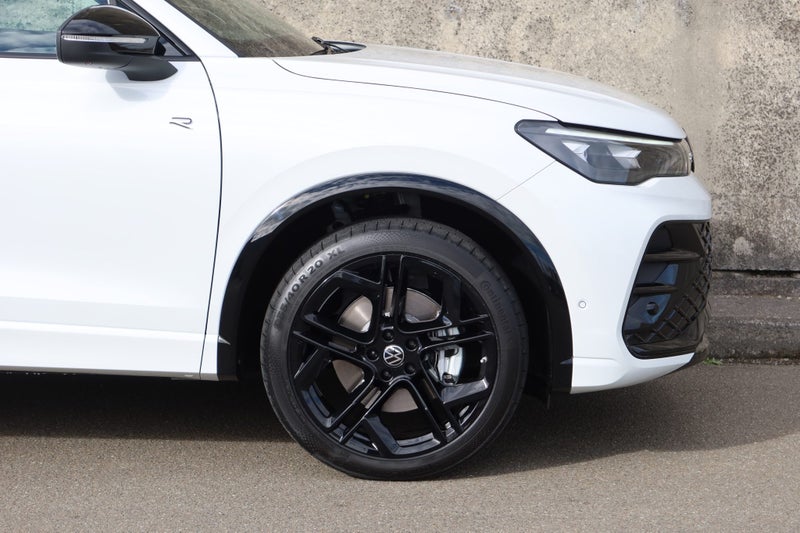 2026 Volkswagen Tiguan R-Line AWD Touring & Bla... image 3