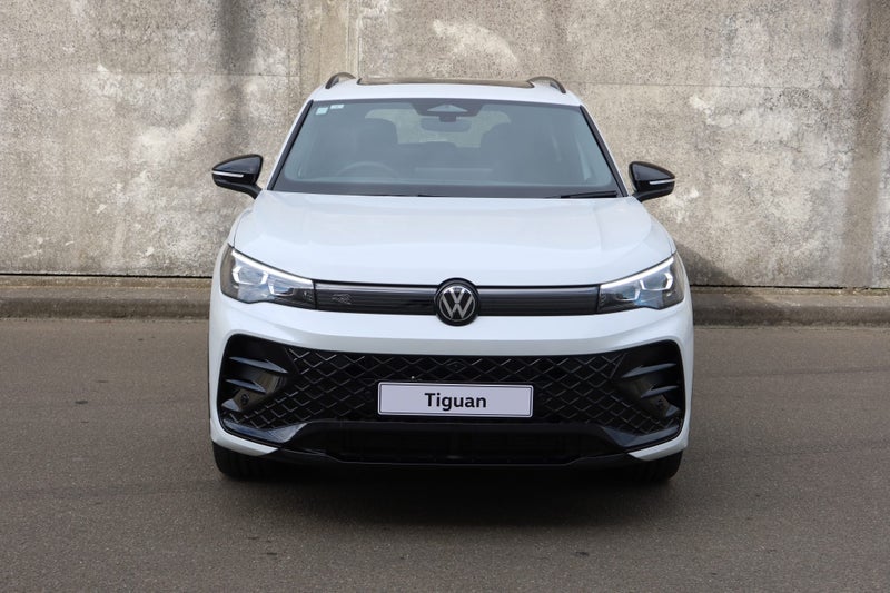 2026 Volkswagen Tiguan R-Line AWD Touring & Bla... image 5