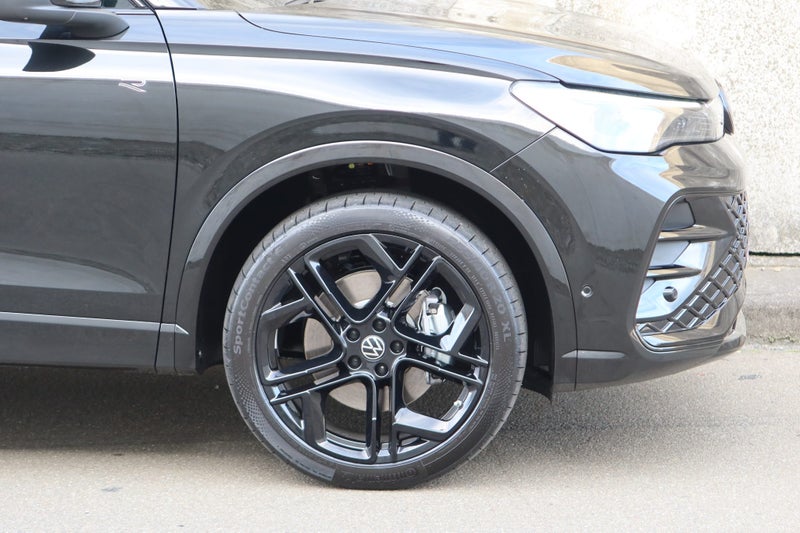2026 Volkswagen Tiguan R-Line AWD Touring & Bla... image 3