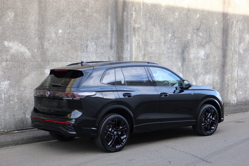 2026 Volkswagen Tiguan R-Line AWD Touring & Bla... image 4