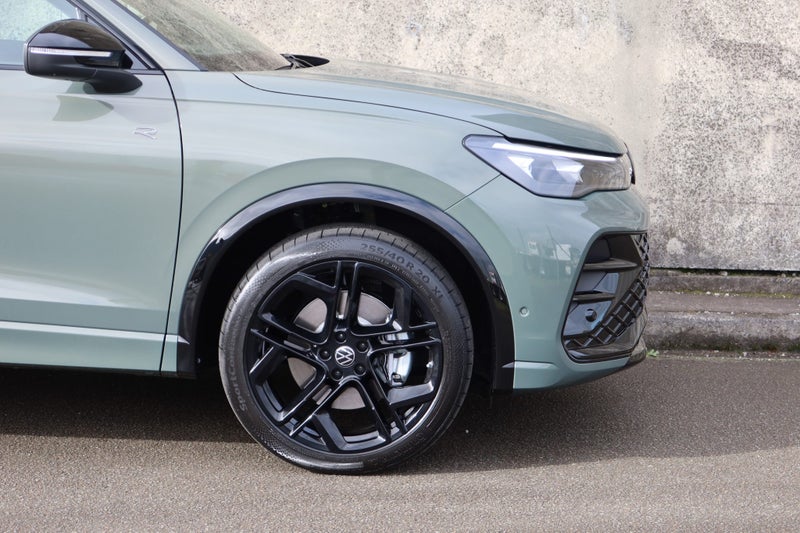 2026 Volkswagen Tiguan R-Line AWD Touring & Bla... image 3