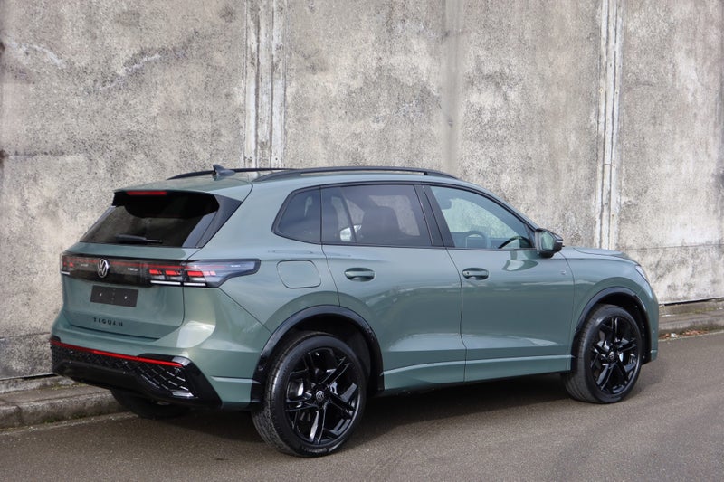 2026 Volkswagen Tiguan R-Line AWD Touring & Bla... image 4