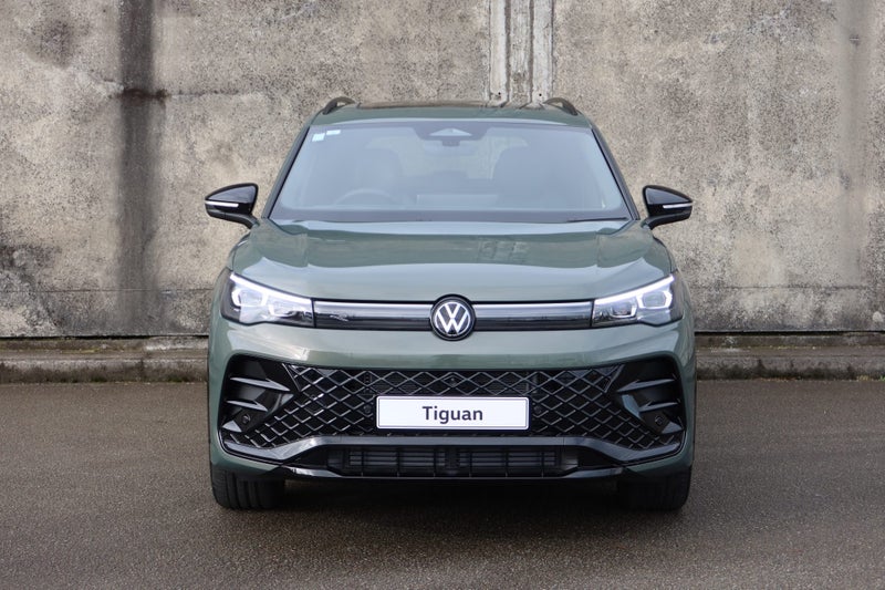 2026 Volkswagen Tiguan R-Line AWD Touring & Bla... image 5