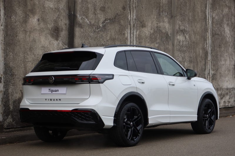 2026 Volkswagen Tiguan R-Line AWD Touring & Bla... image 3