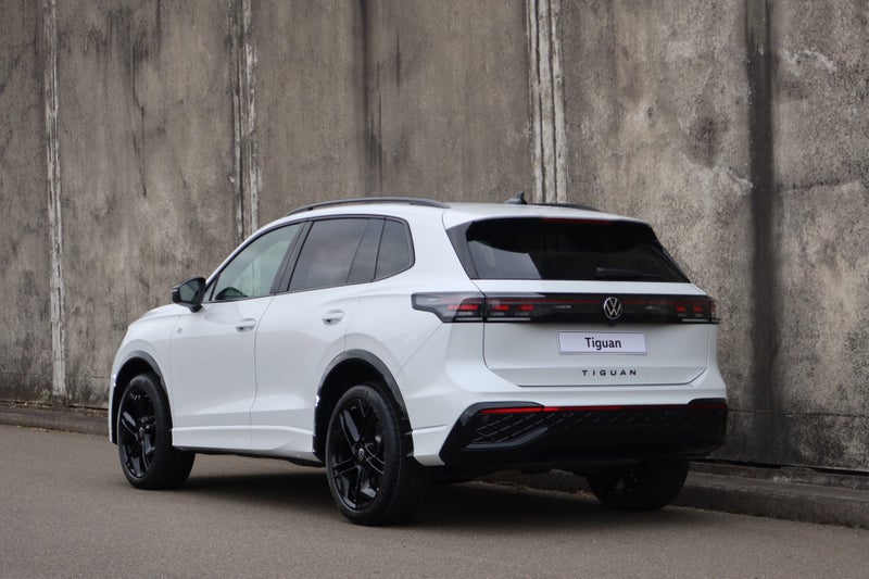 2026 Volkswagen Tiguan R-Line AWD Touring & Bla... image 5