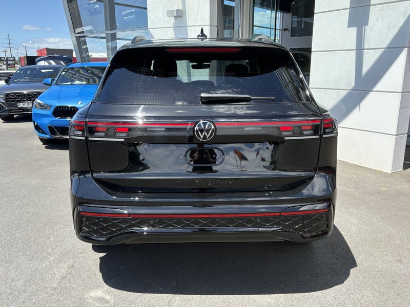 2026 Volkswagen Tiguan R-Line AWD Touring Black... image 5