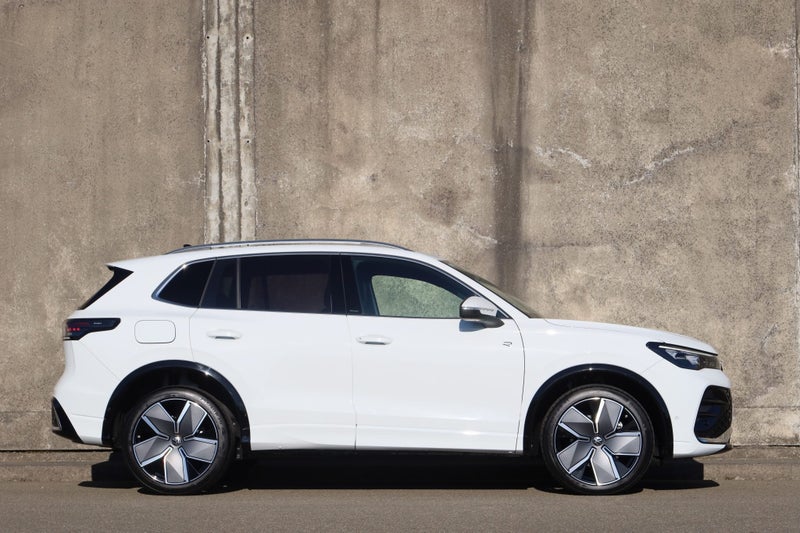 2026 Volkswagen Tiguan R-Line AWD Touring package image 2