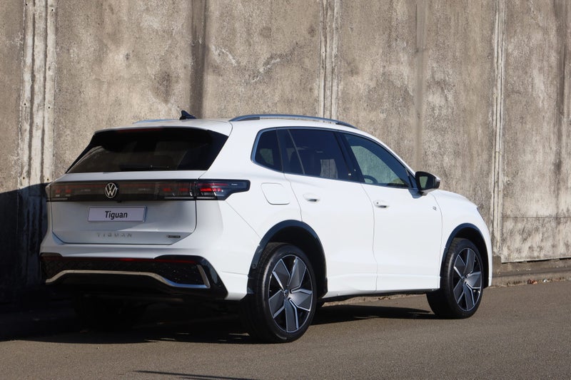2026 Volkswagen Tiguan R-Line AWD Touring package image 3