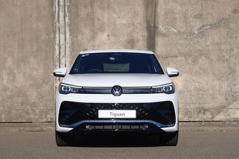 2026 Volkswagen Tiguan R-Line AWD Touring package image 4