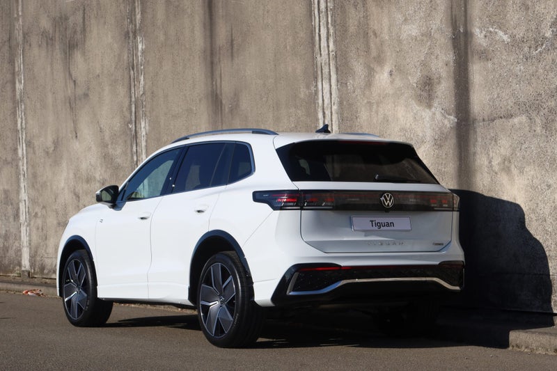 2026 Volkswagen Tiguan R-Line AWD Touring package image 5