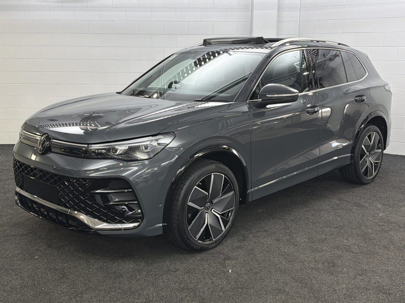 2026 Volkswagen Tiguan R-LINE AWD Touring Package image 2