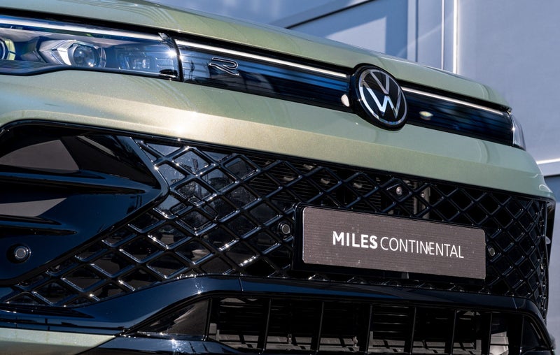 2026 Volkswagen Tiguan R-Line AWD Turbo 195kW B... image 3