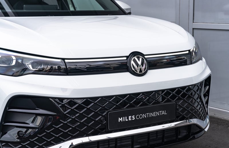 2026 Volkswagen Tiguan R-Line AWD Turbo 195kW T... image 2