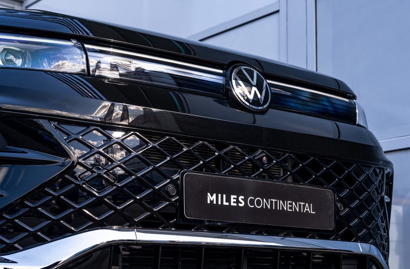 2026 Volkswagen Tiguan R-Line AWD Turbo 195kW T... image 2