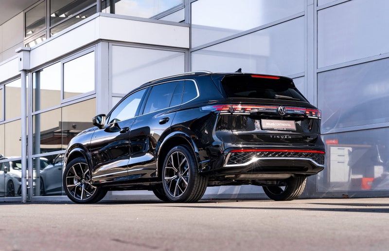 2026 Volkswagen Tiguan R-Line AWD Turbo 195kW T... image 5