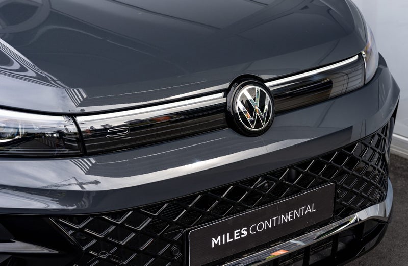 2026 Volkswagen Tiguan R-Line AWD Turbo 195kW T... image 2