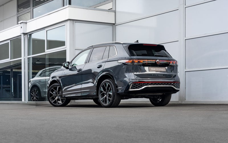2026 Volkswagen Tiguan R-Line AWD Turbo 195kW T... image 5