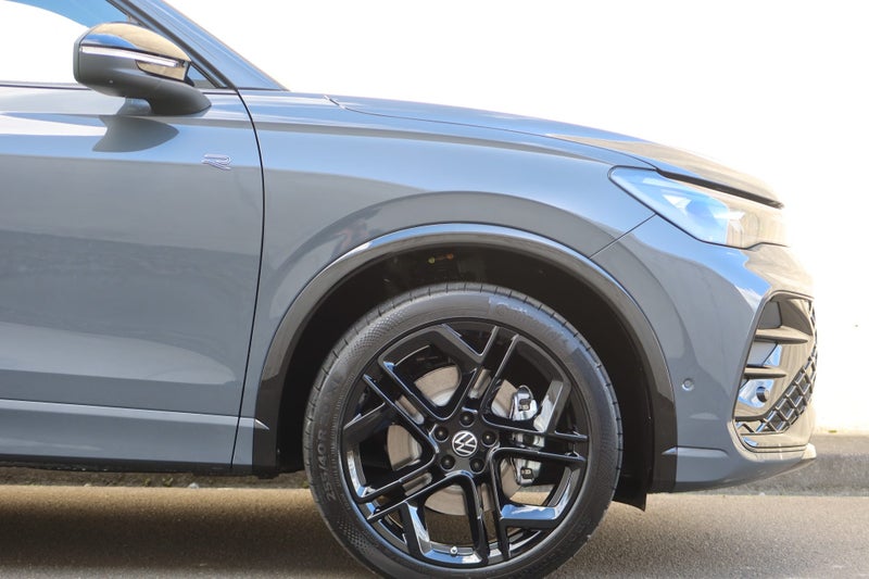 2026 Volkswagen Tiguan R-Line Black Pack image 3