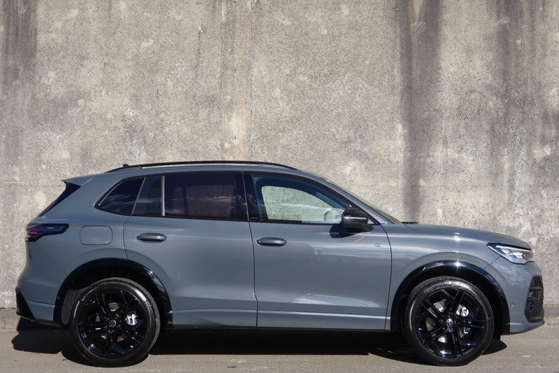 2026 Volkswagen Tiguan R-Line Black Pack image 5