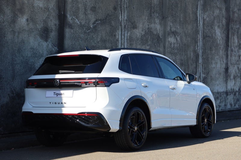 2026 Volkswagen Tiguan R-Line Black Pack image 4