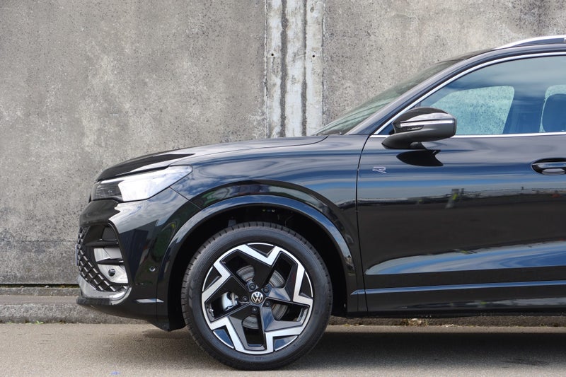 2026 Volkswagen Tiguan R-Line Touring 2WD image 4