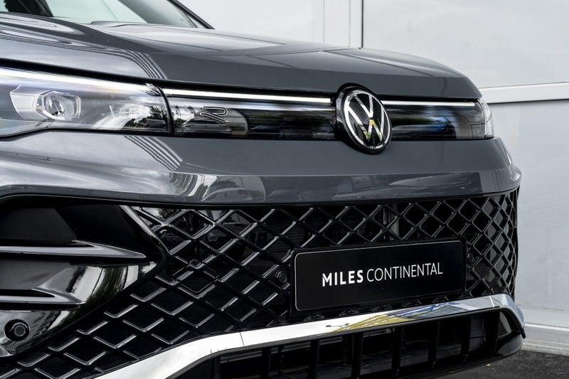 2026 Volkswagen Tiguan R-Line Touring 2WD Petro... image 3