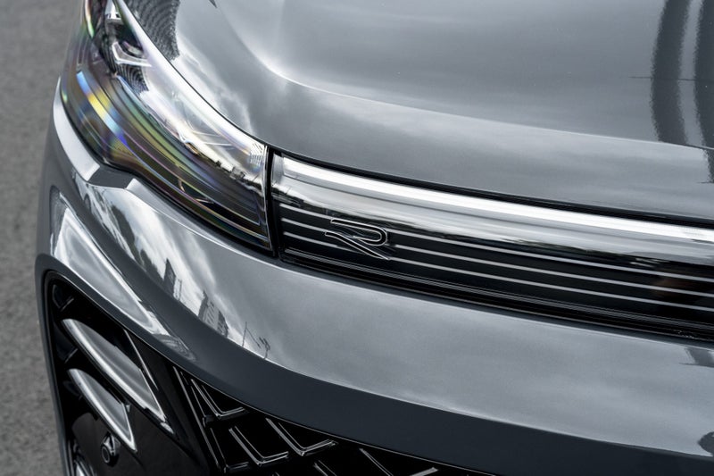 2026 Volkswagen Tiguan R-Line Touring 2WD Petro... image 4