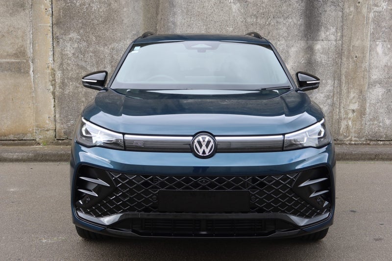 2026 Volkswagen Tiguan R-Line Touring & Black Pack image 3